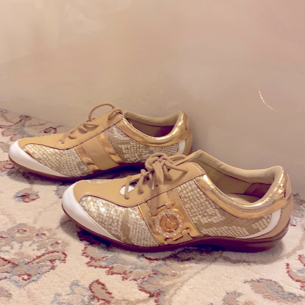 Shoes size 7